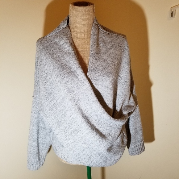 joeoy Sweaters - 🌻3/$20 Joeoy grey cross wrap knit sweater large